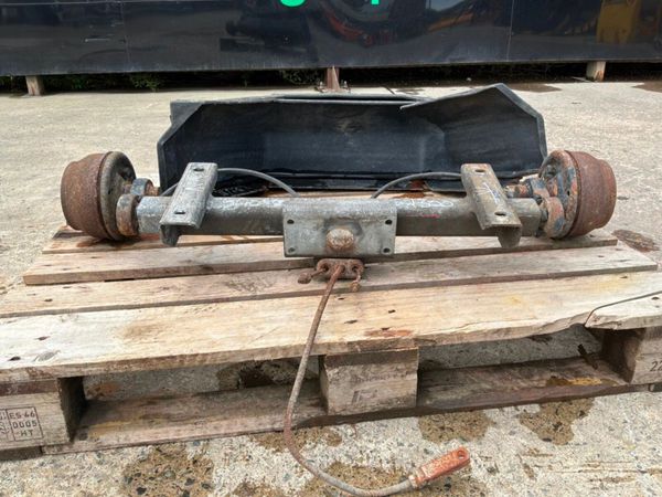 INDESPENSION TRAILER AXLE....4 x 100......BRC 388050542