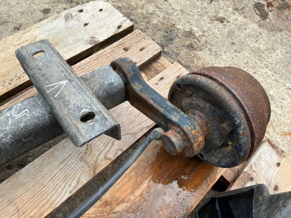 INDESPENSION TRAILER AXLE....4 x 100......BRC 388050549