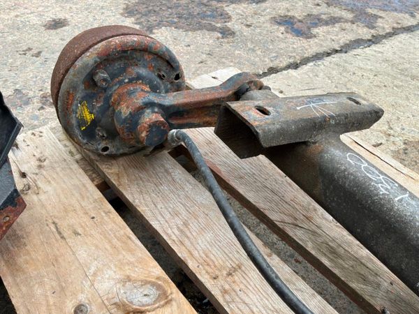 INDESPENSION TRAILER AXLE....4 x 100......BRC 388050552