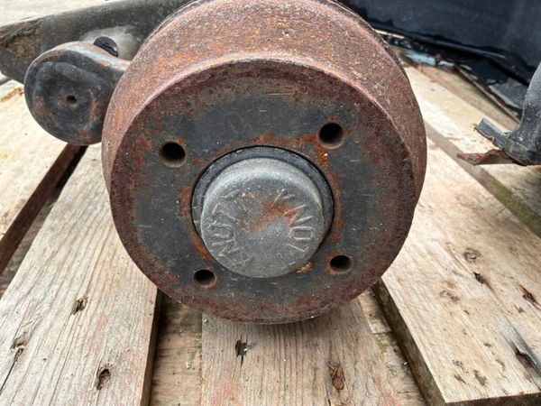 INDESPENSION TRAILER AXLE....4 x 100......BRC 388050563