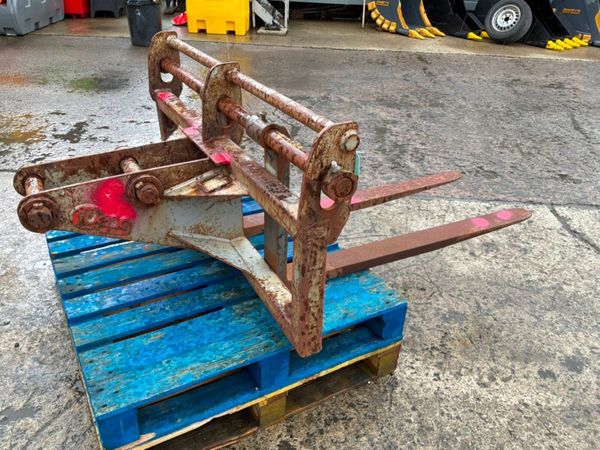 PALLET FORK ATTACHMENT...50/60mm PINS.......3383. 388057709