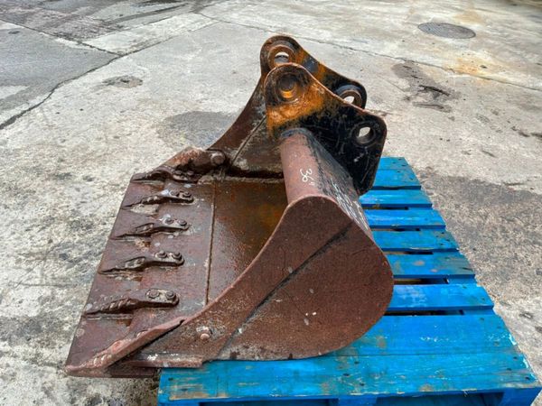 36"  DIGGING BUCKET......45mm PINS.......1083p. 388057826