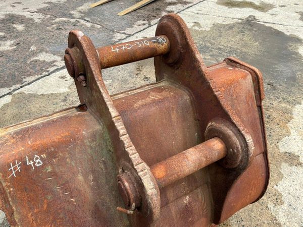 48"  DIGGING BUCKET.......80mm PINS.........48EC 388058101