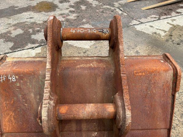 48"  DIGGING BUCKET.......80mm PINS.........48EC 388058104