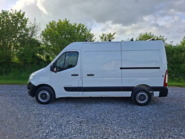 Renault Master 181 MWB 2.3L Excellent Condition 388114107