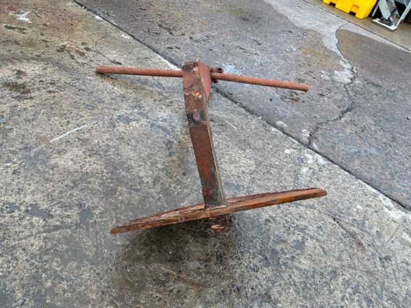 OLD CAST IRON SHIP ANCHOR............4111. 388134842