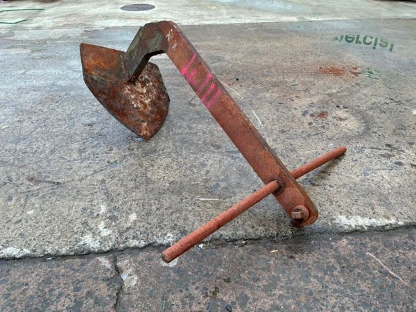 OLD CAST IRON SHIP ANCHOR............4111. 388134850