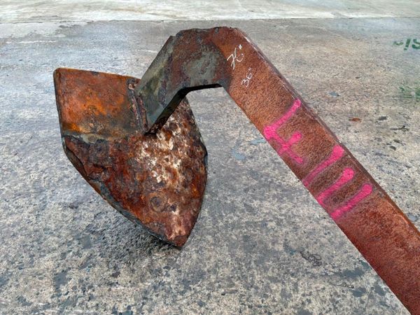 OLD CAST IRON SHIP ANCHOR............4111. 388134852