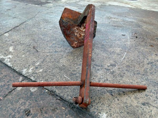 OLD CAST IRON SHIP ANCHOR............4111. 388134832