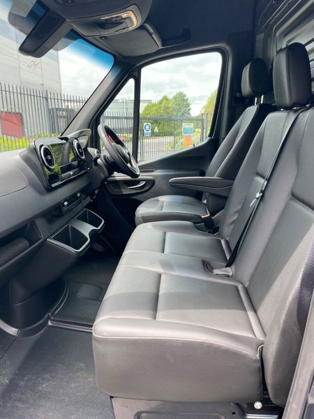 2025 Sprinter 315/36 Auto/AC/ Rev Cam/Leather 388242389