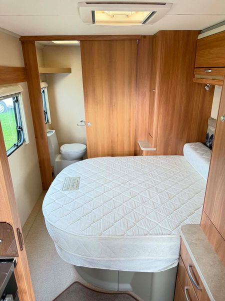 ✨ SWIFT CHALLENGER SPORT 4 BERTH ISLAND BED✨ 388286263