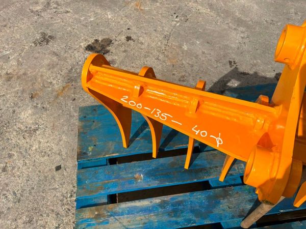UNUSED 38" LAWN / STONE  RAKE......40mm PIN.....19 388299888