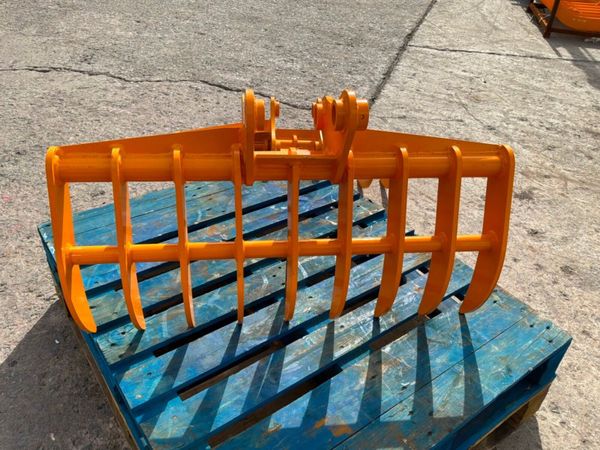 UNUSED 38" LAWN / STONE  RAKE......40mm PIN.....19 388299890