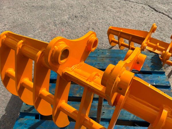 UNUSED 38" LAWN / STONE  RAKE......40mm PIN.....19 388299895