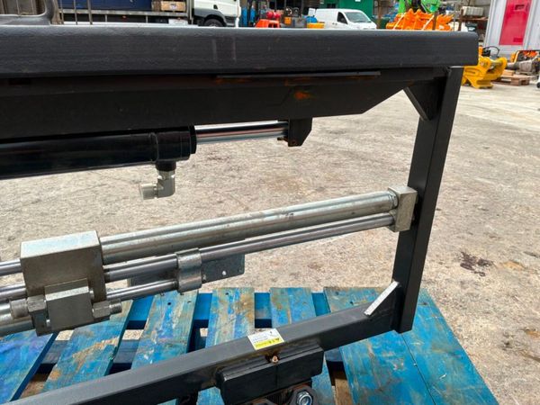 UNUSED FORK POSITIONER 20" CARRIAGE........1917 388299820