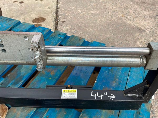 UNUSED FORK POSITIONER 20" CARRIAGE........1917 388299832