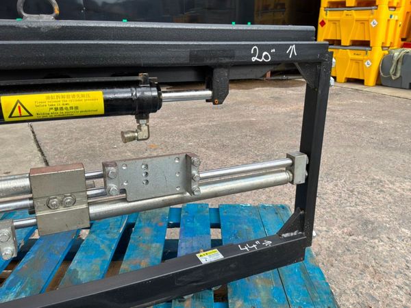 UNUSED FORK POSITIONER 20" CARRIAGE........1917 388299833