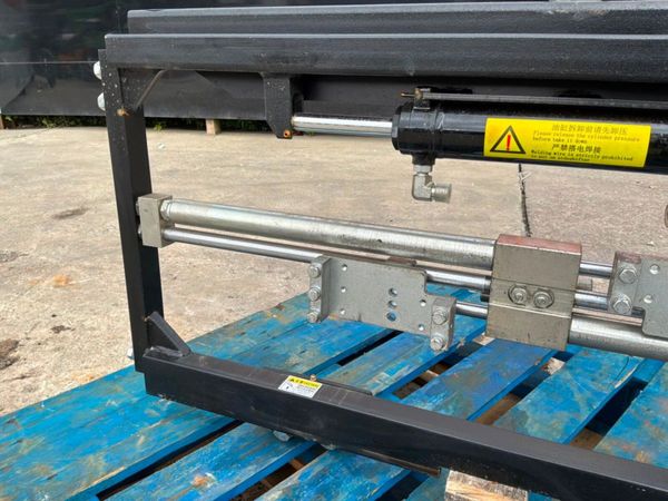 UNUSED FORK POSITIONER 20" CARRIAGE........1917 388299834
