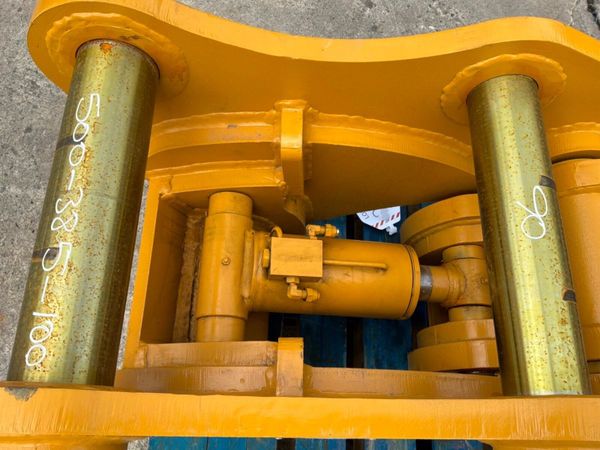 UNUSED HYDRAULIC HITCH...100/90mm PINS....2236. 388226308