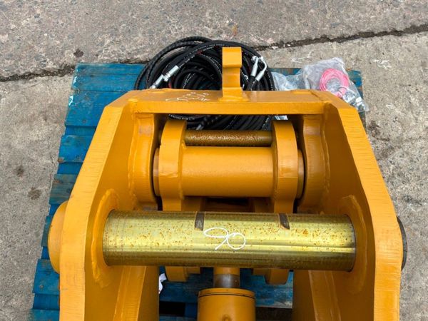 UNUSED HYDRAULIC HITCH...100/90mm PINS....2236. 388226309