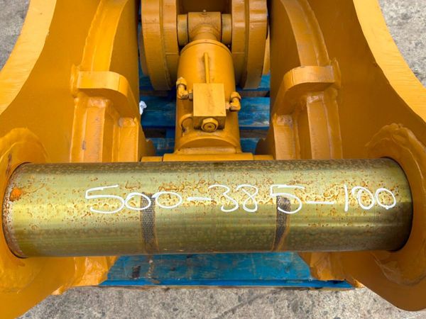 UNUSED HYDRAULIC HITCH...100/90mm PINS....2236. 388226310