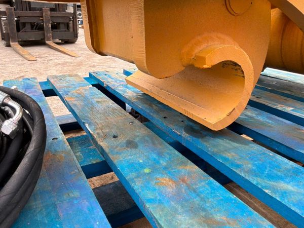 UNUSED HYDRAULIC HITCH...100/90mm PINS....2236. 388226314