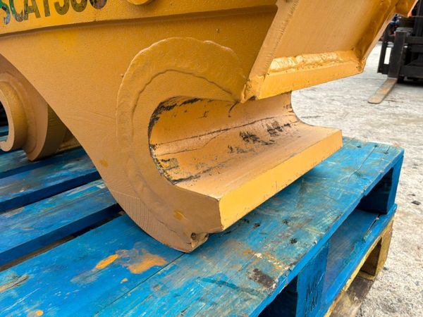 UNUSED HYDRAULIC HITCH...100/90mm PINS....2236. 388226315