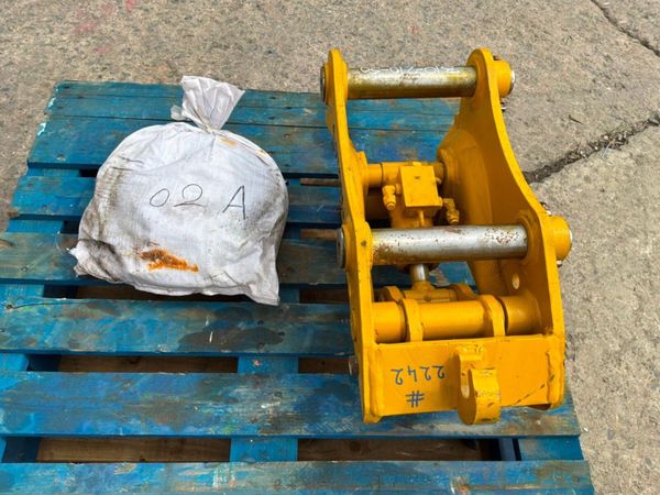 UNUSED HYDRAULIC Q/HITCH......50mm PINS.......2242 388308845