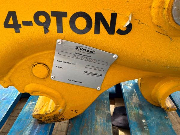 UNUSED HYDRAULIC Q/HITCH......50mm PINS.......2242 388308847