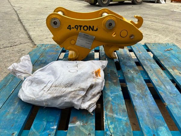 UNUSED HYDRAULIC Q/HITCH......50mm PINS.......2242 388308848