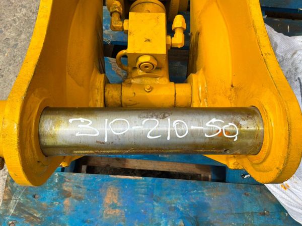 UNUSED HYDRAULIC Q/HITCH......50mm PINS.......2242 388308850