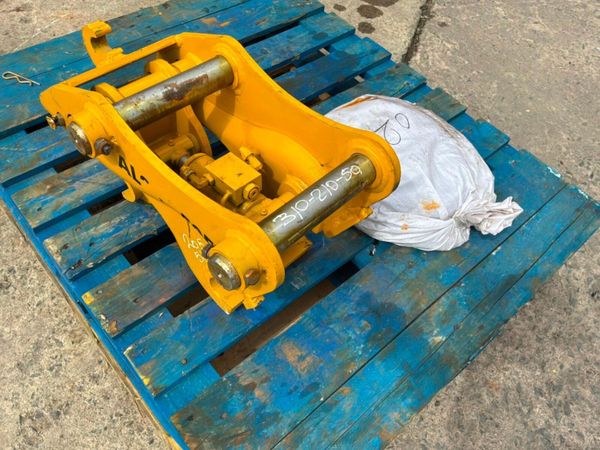 UNUSED HYDRAULIC Q/HITCH......50mm PINS.......2242 388308852