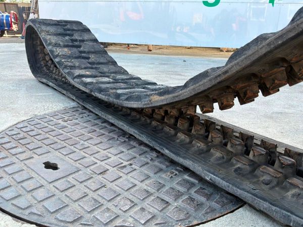 250 x 47 x 84 RUBBER TRACK.3 TONNE MINI DIGGER. 388446217