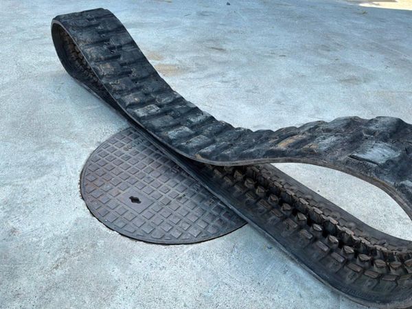 250 x 47 x 84 RUBBER TRACK.3 TONNE MINI DIGGER. 388446219