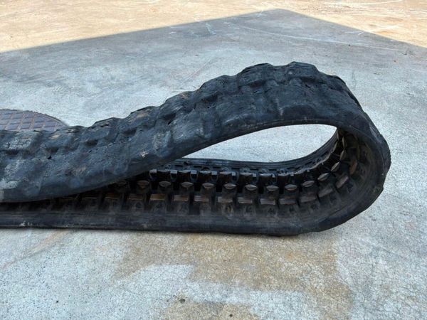 250 x 47 x 84 RUBBER TRACK.3 TONNE MINI DIGGER. 388446225