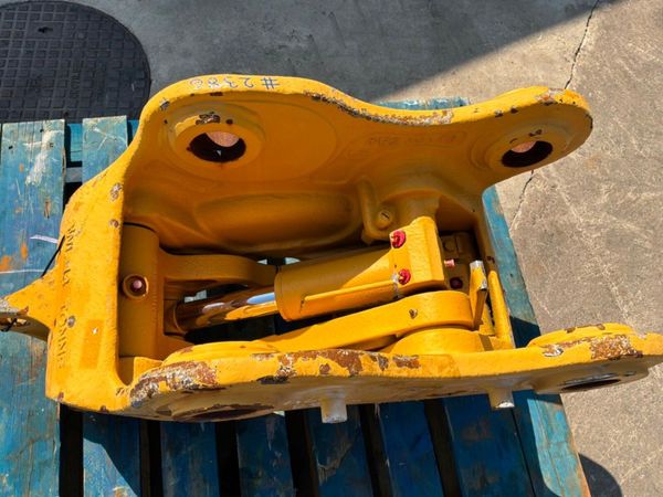 UNUSED MILLER QUICK HITCH....70mm PINS......2386. 388464499