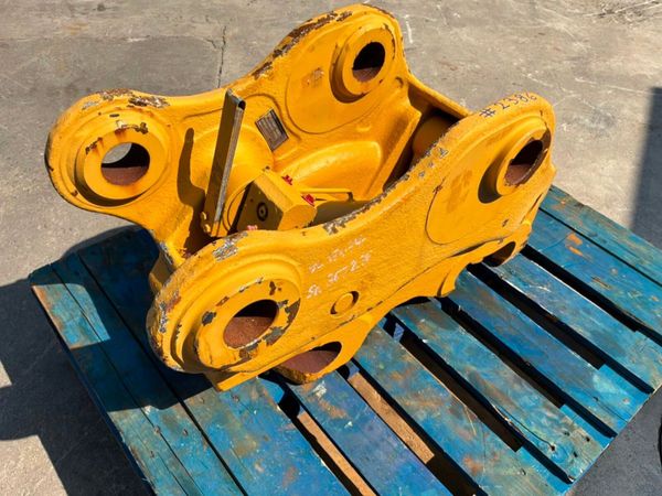 UNUSED MILLER QUICK HITCH....70mm PINS......2386. 388464500