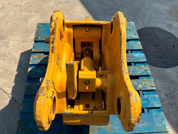 UNUSED MILLER QUICK HITCH....70mm PINS......2386. 388464501