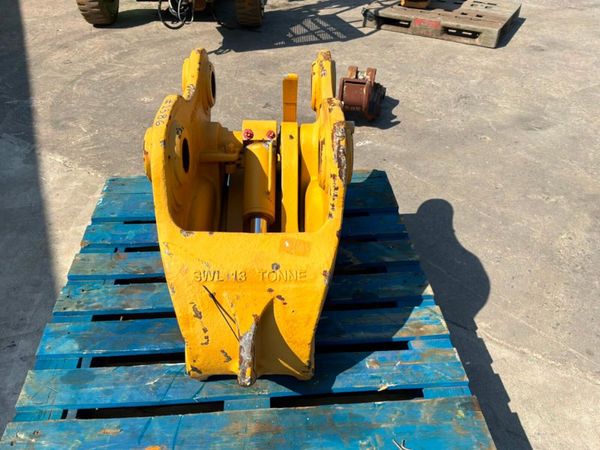 UNUSED MILLER QUICK HITCH....70mm PINS......2386. 388464506