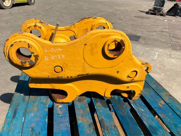 UNUSED MILLER QUICK HITCH....70mm PINS......2386. 388464507