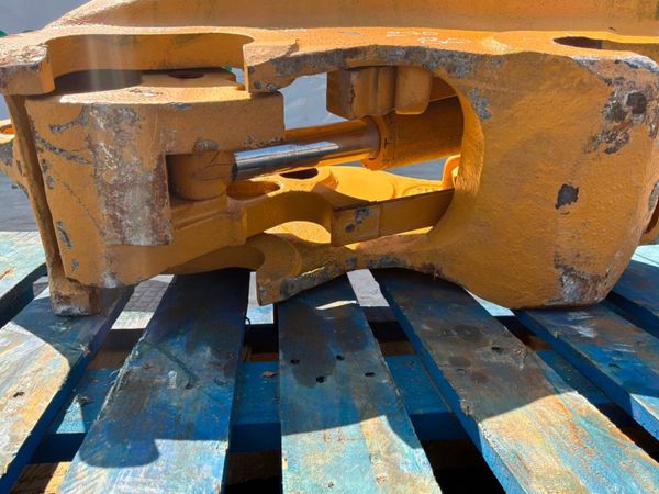 UNUSED MILLER QUICK HITCH....70mm PINS......2386. 388464516