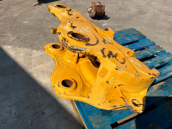 UNUSED MILLER QUICK HITCH....70mm PINS......2386. 388464520