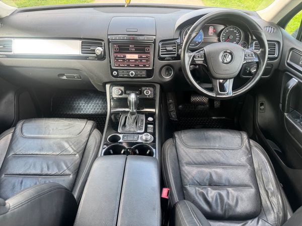 152 Volkswagen Touareg R-Line Crewcab***** 388404134
