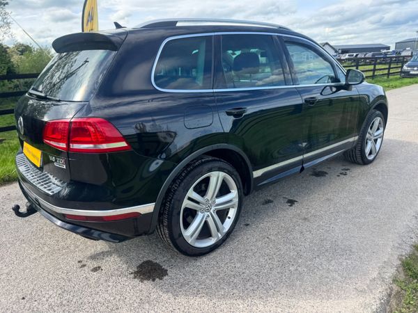 152 Volkswagen Touareg R-Line Crewcab***** 388404135
