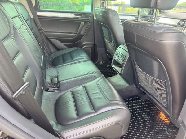 152 Volkswagen Touareg R-Line Crewcab***** 388404136