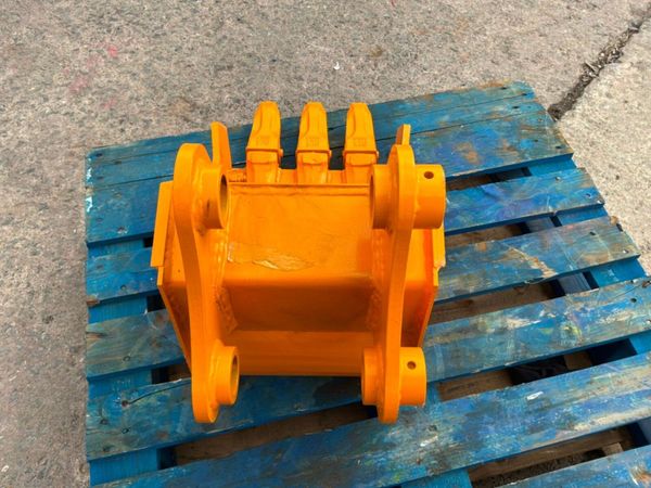 UNUSED 12" DIGGING BUCKET......40mm PINS....1945. 388424645