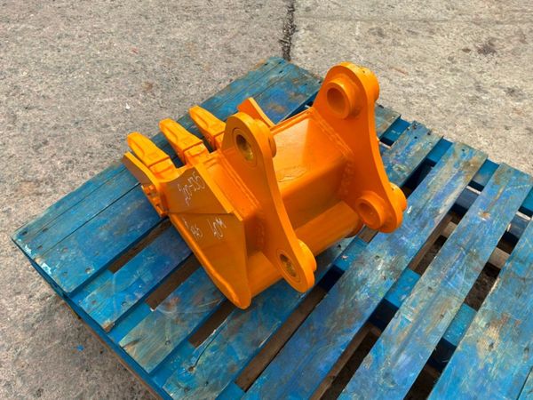 UNUSED 12" DIGGING BUCKET......40mm PINS....1945. 388424646
