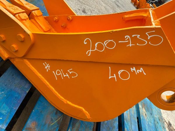 UNUSED 12" DIGGING BUCKET......40mm PINS....1945. 388424647