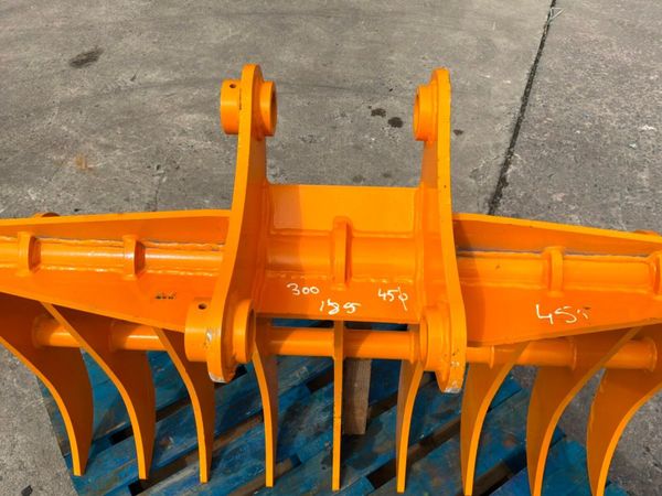 UNUSED 45" LAWN / STONE RAKE....45mm......1945-3. 388424686