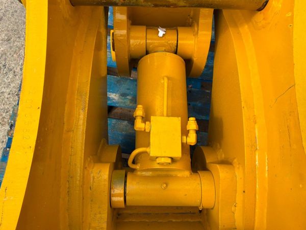 UNUSED HYDRAULIC Q/HITCH.....80mm PINS......2238. 388424745